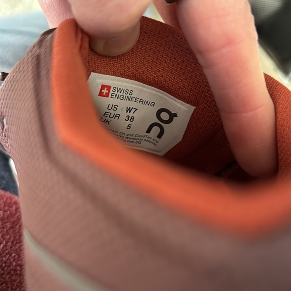 CLEARANCE! On Cloud 50/50 Grape Ginger - Picture 9 of 9